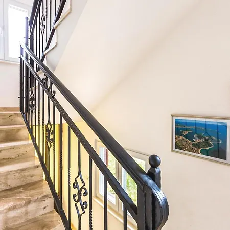 Amazing Home In Katuni