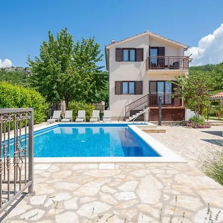 Amazing Home In Katuni * Katuni